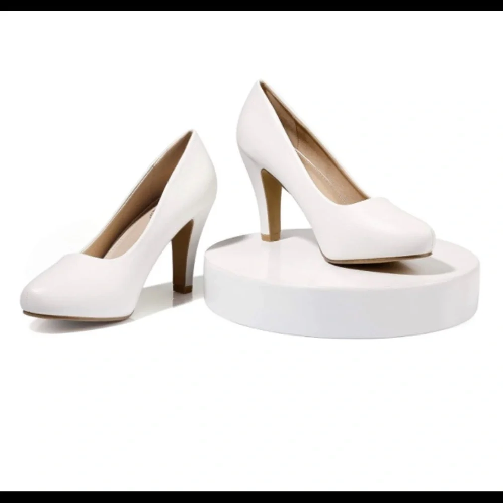 Trary White Round Toe High Heel Pumps - Picture 1 of 9